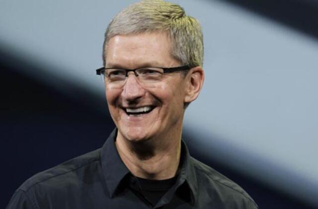 "Apple" vadovas Timas Cookas sako nesistengiantis pakeisti Steve Jobso