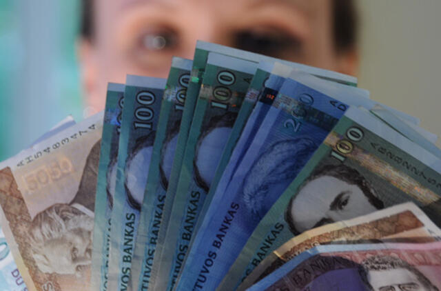 Darbo užmokestis labiau mažėjo valstybės sektoriuje