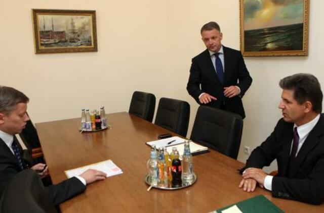 Eligijus Masiulis paragino vykdyti įsipareigojimus Kauno oro uostui