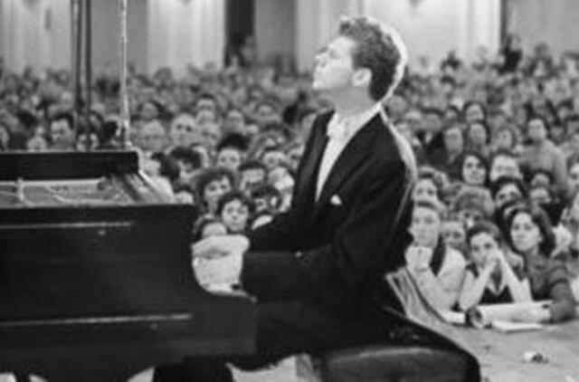 JAV pianisto Vano Cliburno fortepijonas aukcione parduotas už 62,5 tūkst. dolerių