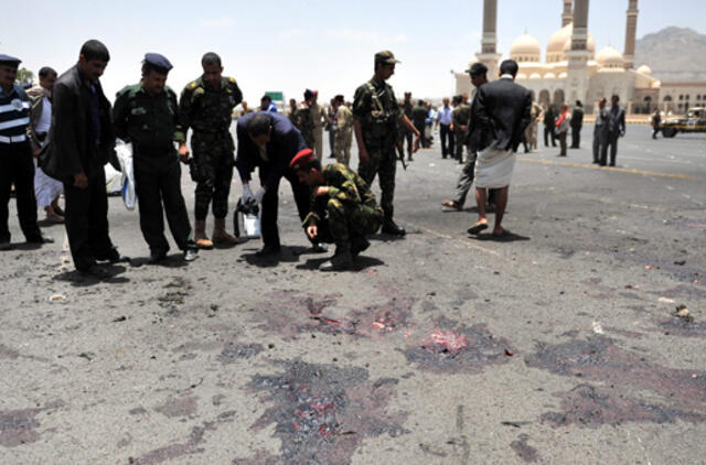 Jemenas: per teroro aktą žuvo apie šimtą kariškių
