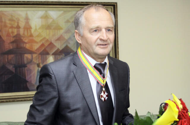 Jurgiui Kairiui įteiktas Sporto garbės komandoro ženklas