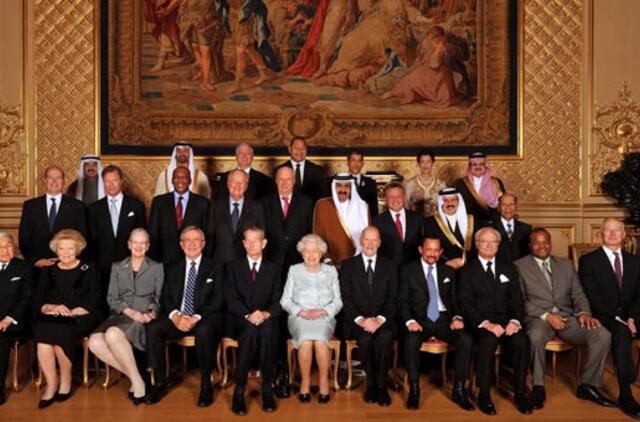 Karalienė Elžbieta jubiliejaus proga surengė pietus su monarchais iš viso pasaulio