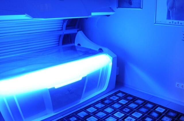 Moteris Naujajame Džersyje kaltinama penkiametę vedusis į soliariumą