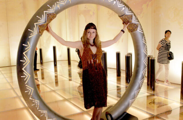 Parodoje "Expo 2012" didžiulio susidomėjimo sulaukė lietuviška gintarinė suknelė