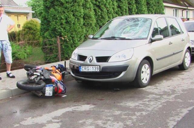 Per avariją Gargžduose nukentėjo motorolerio keleivis