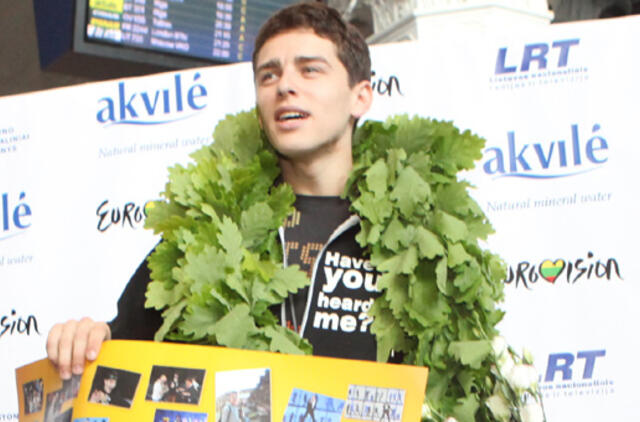 Vilniaus oro uoste iškilmingai pasitiktas Donatas Montvydas