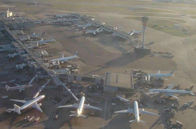 Žiniasklaida: Hitrou praras tarptautinio oro uosto statusą, jeigu nebus pastatytas trečiasis takas