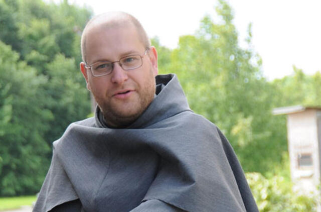 "Buvo smalsu pažvelgti, kas yra kitoje altoriaus pusėje"