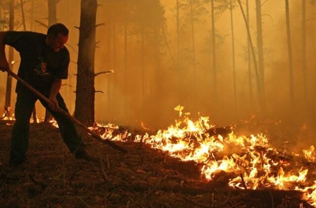 Dėl miškų gaisrų JAV masiškai evakuojami gyventojai