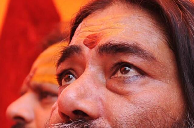 Indija: iš paciento akies pašalintas 13 centimetrų gyvas kirminas