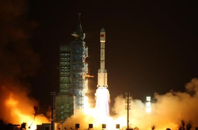 Kinija į kosminę laboratoriją pasiųs tris astronautus