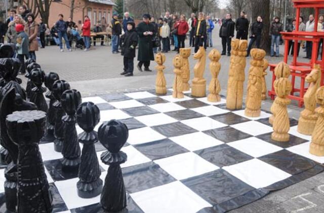 Klaipėdos Skulptūrų parke rengiamos šachmatų popietės