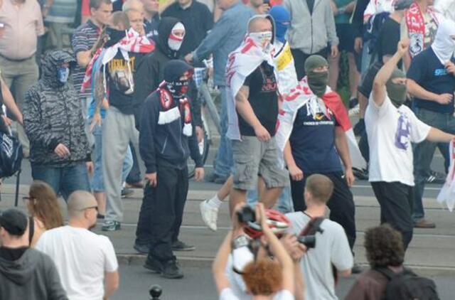 Lenkijos sostinėje susirėmimai kilo tarp rusų ir lenkų futbolo sirgalių