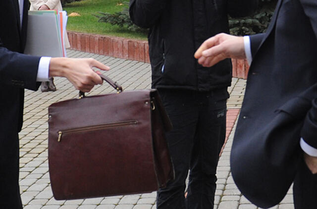 Opozicija: valdantieji siekia valstybės turtą priglausti reikalingose rankose