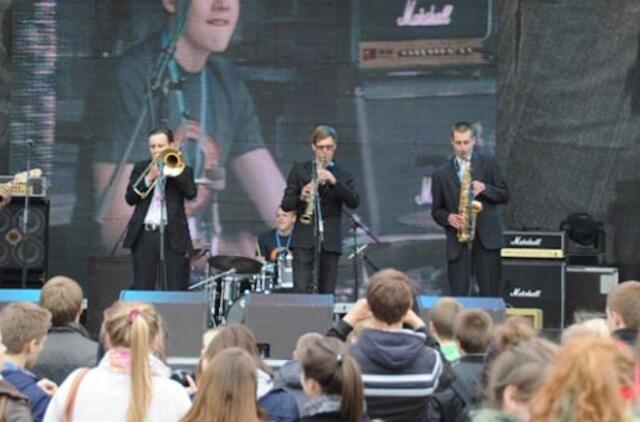 Pirmoji festivalio diena įkaitino aikštės akmenis