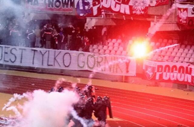 Policija susirūpino dėl pagausėjusių chuliganiškų išpuolių stadionuose