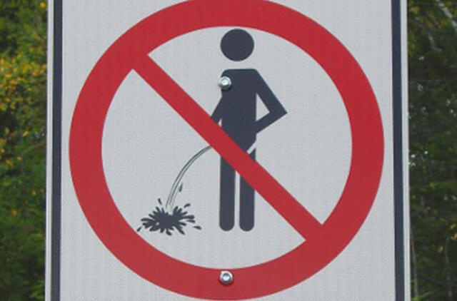 Švedams netrukus gali būti uždrausta šlapintis stovint