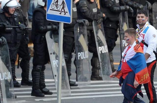 UEFA skyrė baudą Rusijai dėl futbolo sirgalių chuliganiško elgesio