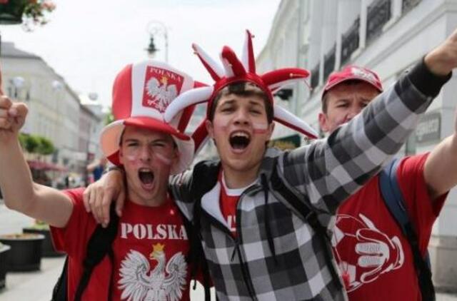 Už bučinį treneriui futbolo aistruoliui teks mokėti baudą