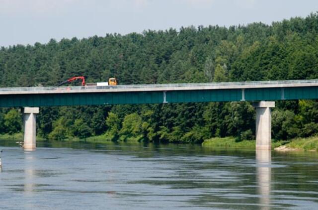 Dalį vairuotojų kamuojančią tiltų baimę išgydyti galima