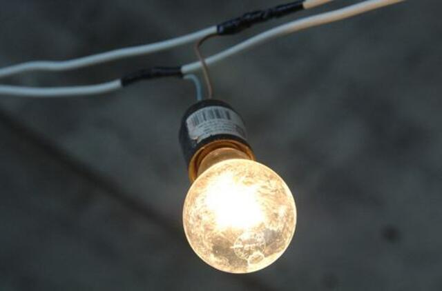 Dėl perdavimo tinklų gedimo pusė Indijos liko be elektros energijos