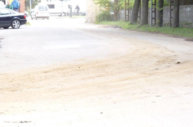 Fotoaparato objektyvas išjudino terlius statybininkus