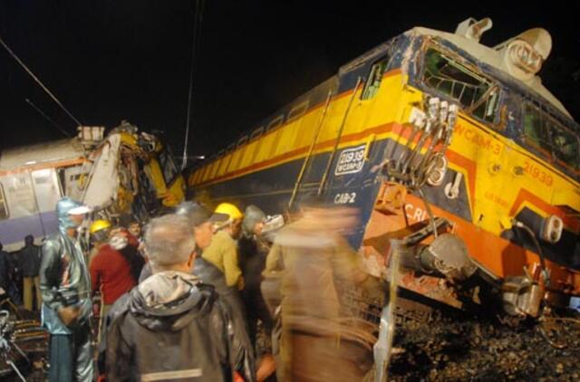 Indija: susidūrus dviem traukiniams, mažiausiai trys žmonės žuvo, daugiau kaip 30 sužeista