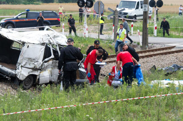 Lenkijoje traukinys taranavo mikroautobusą su žmonėmis