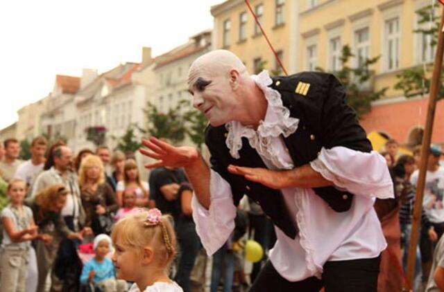 Mimo metamorfozės ošiančioje minioje