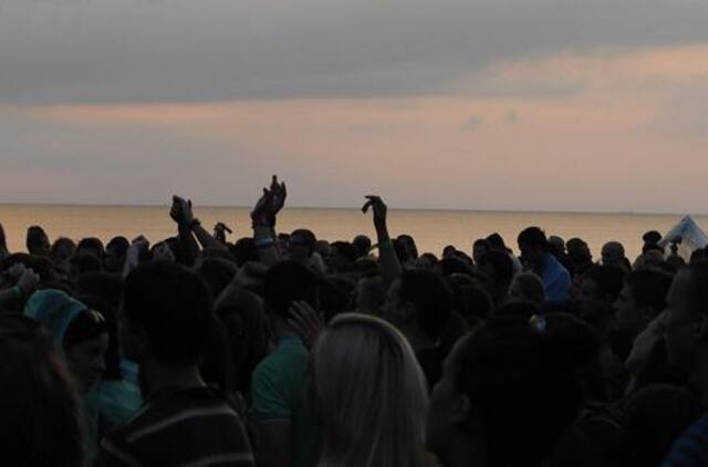 Paplūdimio festivalio linksmybės - su kanapėmis