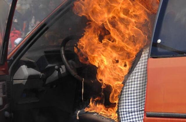 Per parą Lietuvoje degė net 9 transporto priemonės