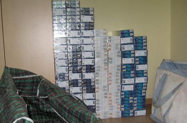 Šilutėje sulaikytas kontrabandines cigaretes nešęs taksistas