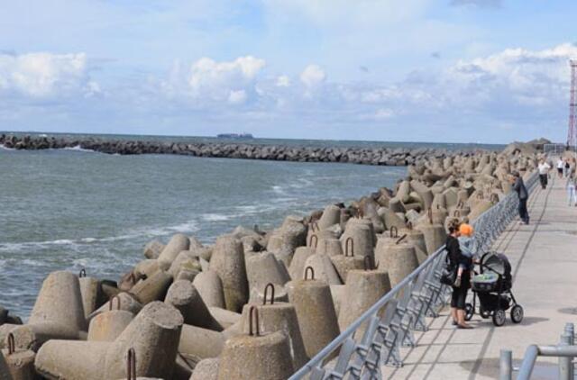 Teks perstatinėti jūros vartų molus