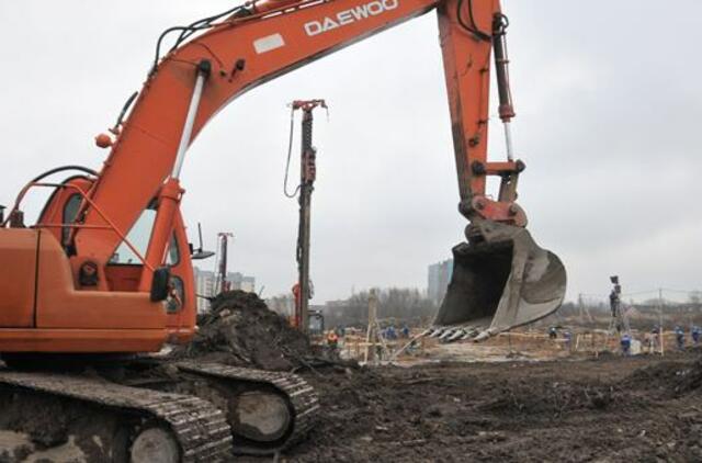 Vilniuje, statybvietėje, į griovį įskriejo visureigis