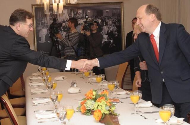 Apklausa: daugiausiai apsisprendusių rinkėjų balsuotų už konservatorius ir socialdemokratus