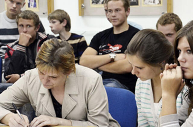 Ar išbrauks žodį „vidurinė“?