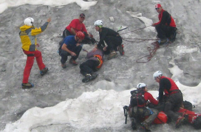 Austrijos Alpėse išgelbėtas alpinistas, savaitę praleidęs ledyno plyšyje