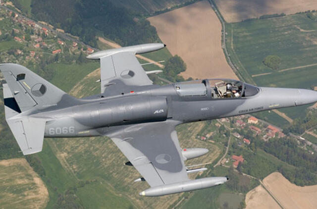 Čekija aukcione parduoda naikintuvus