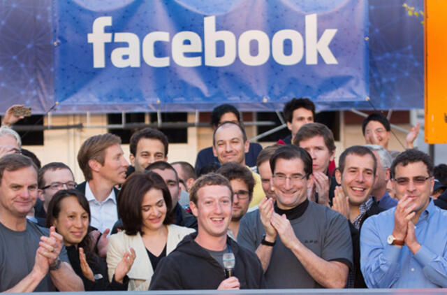 "Facebook" akcijų vertė - rekordiškai žema