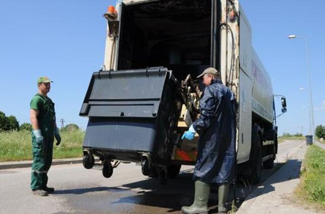 Kontroliuoja, ar plaunami šiukšlių konteineriai