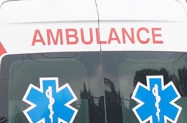 Neblaivaus vairuotojo vairuojamas sunkvežimis mirtinai sužalojo penkiametę