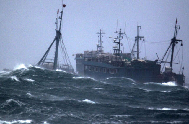 Pietų Korėjoje siaučiant taifūnui nuskendo Kinijos žvejų laivai, žuvo keturi žmonės