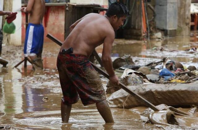 Potvynių aukų Filipinuose skaičius išaugo iki 66 žmonių