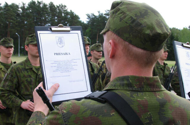 Priesaiką savo šaliai duos dar 65 bazinių karinių mokymų dalyviai