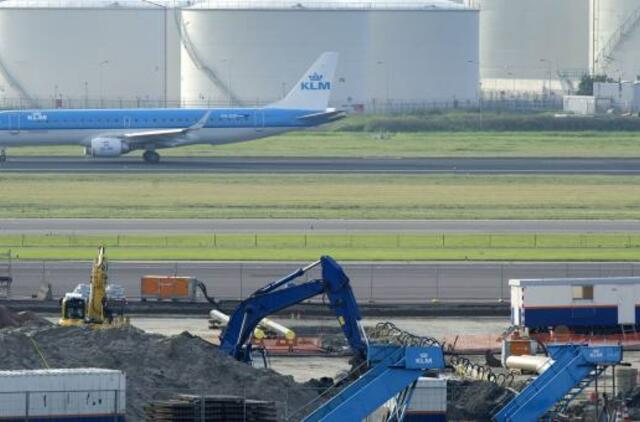 Radus Antrojo pasaulinio karo bombą uždaryta dalis Amsterdamo oro uosto