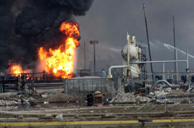 Sprogimo Venesuelos naftos perdirbimo įmonėje aukų skaičius pasiekė 39