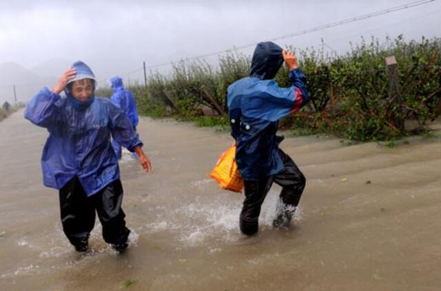 Taifūnas pasiekė Kiniją, evakuota beveik 2 mln. žmonių