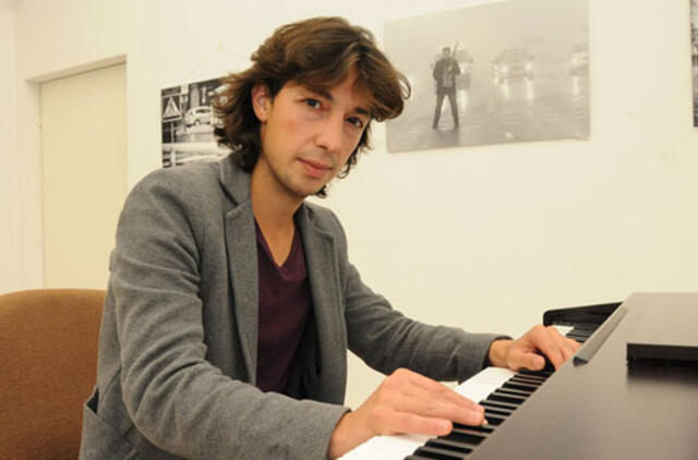 Viktoras Paukštelis: "Pianistas visada priklausomas nuo instrumento"