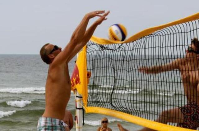 Neringai pritrūko lietaus nebijančių poilsiautojų